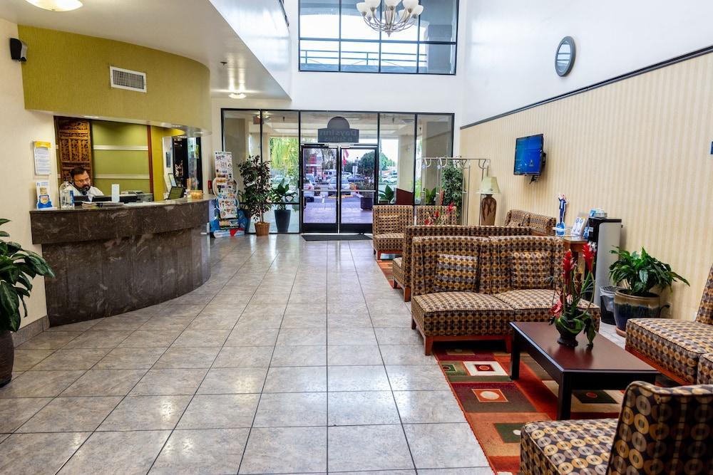 Days & By Wyndham Hotel Artesia