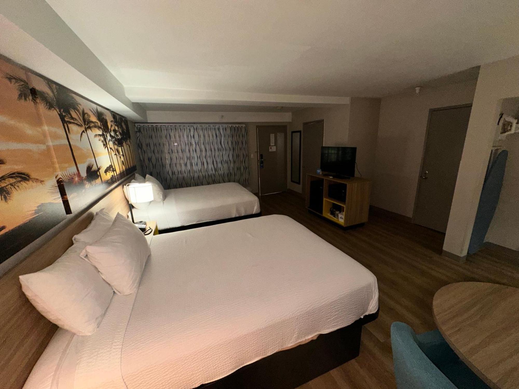 Days & By Wyndham Hotel 2*
