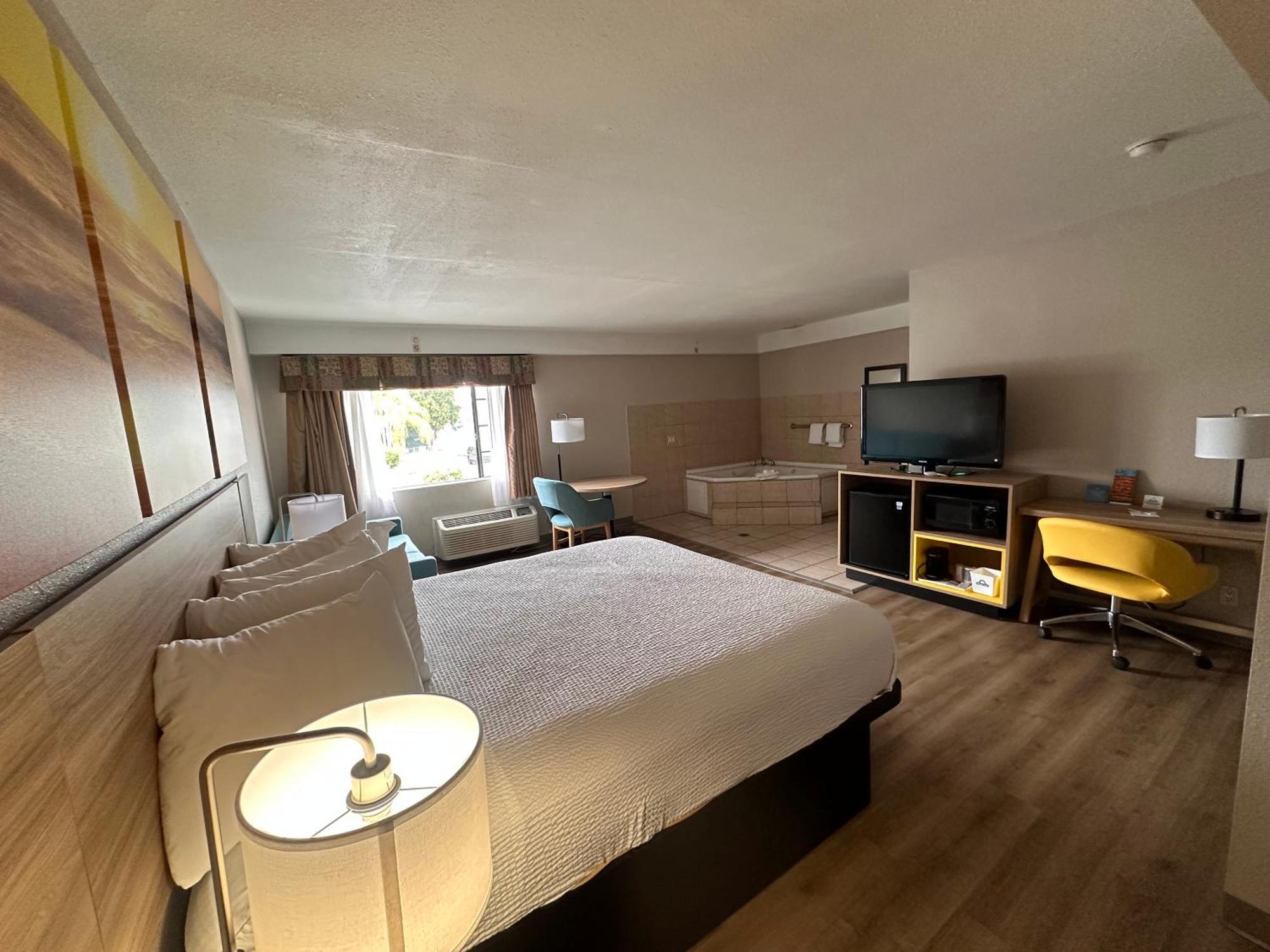 Hotel Days & By Wyndham