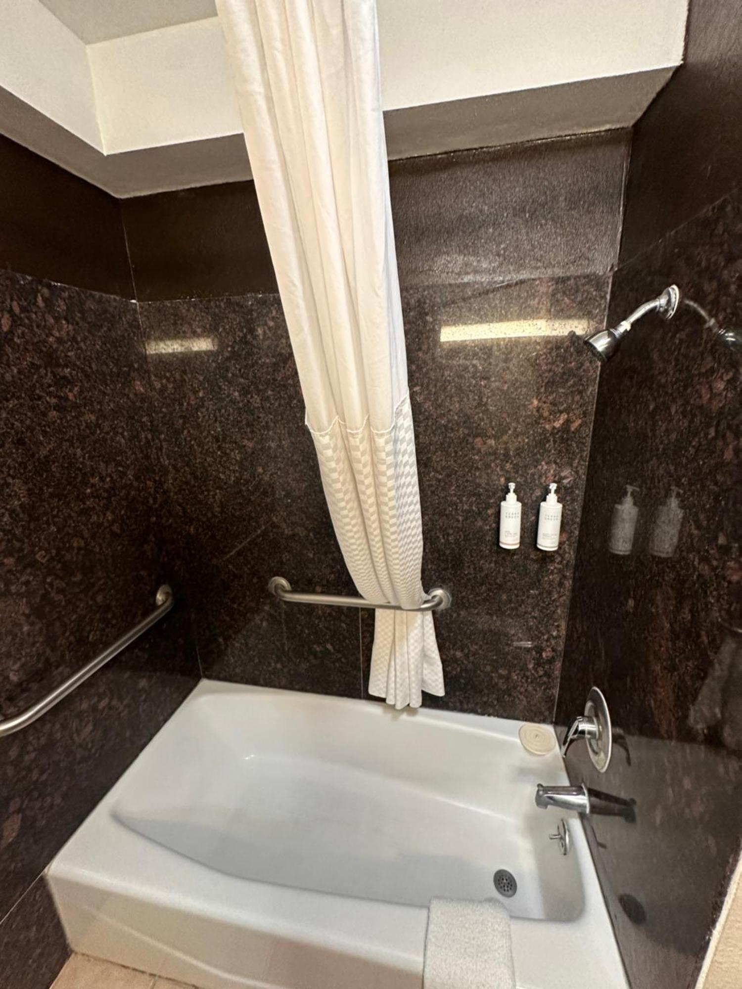 Days & By Wyndham Hotel Artesia
