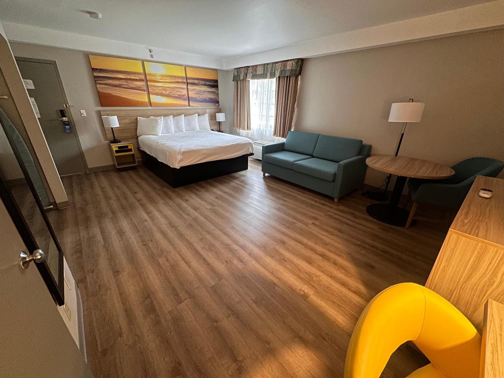 Days & By Wyndham Hotel