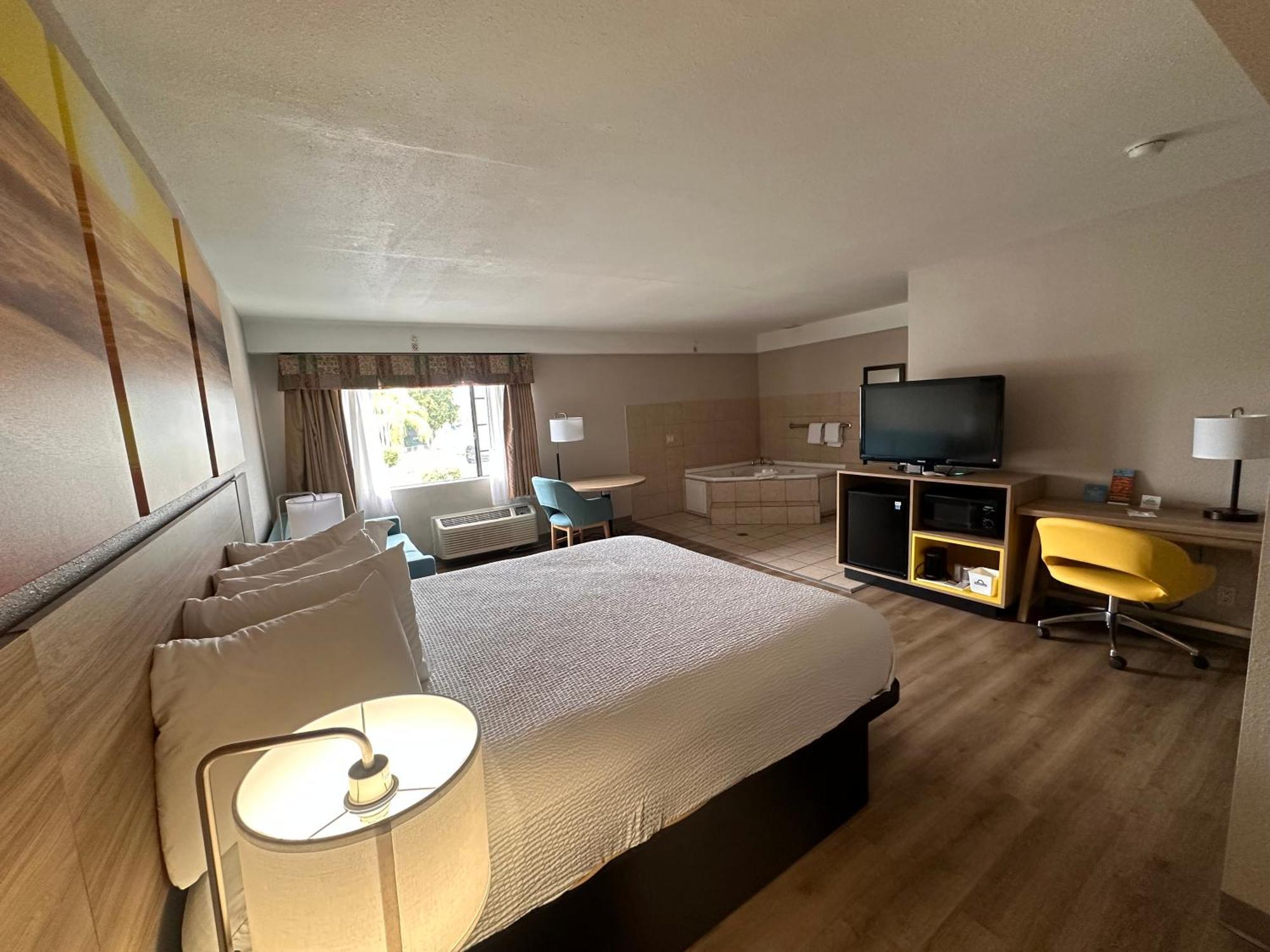 Days & By Wyndham Hotel 2*