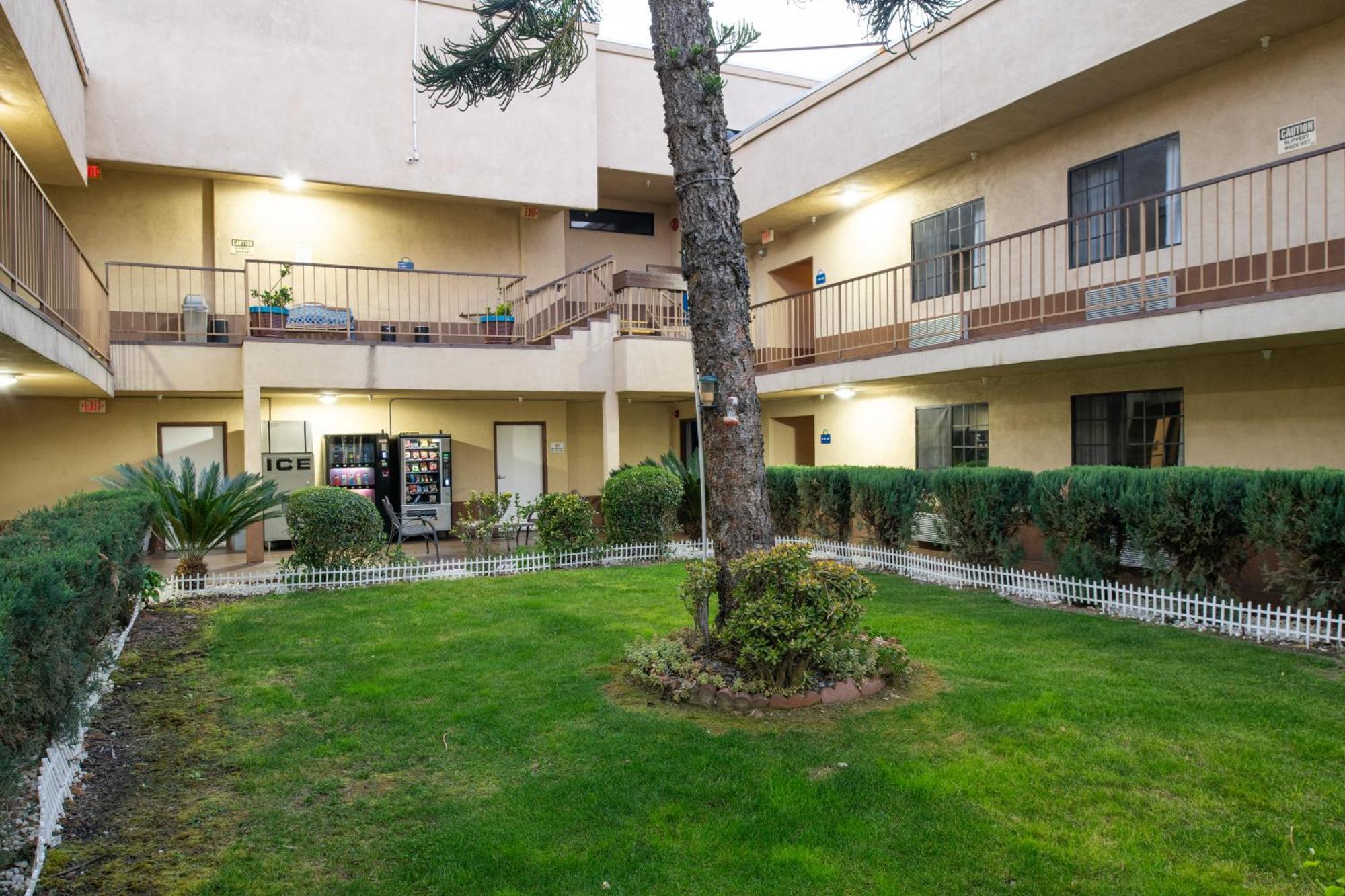 Hotel Days & By Wyndham Artesia