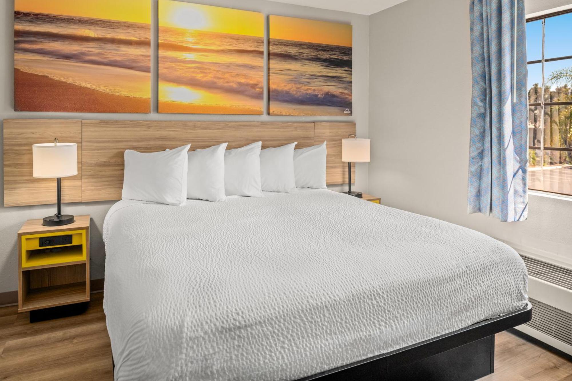 Days & By Wyndham Artesia