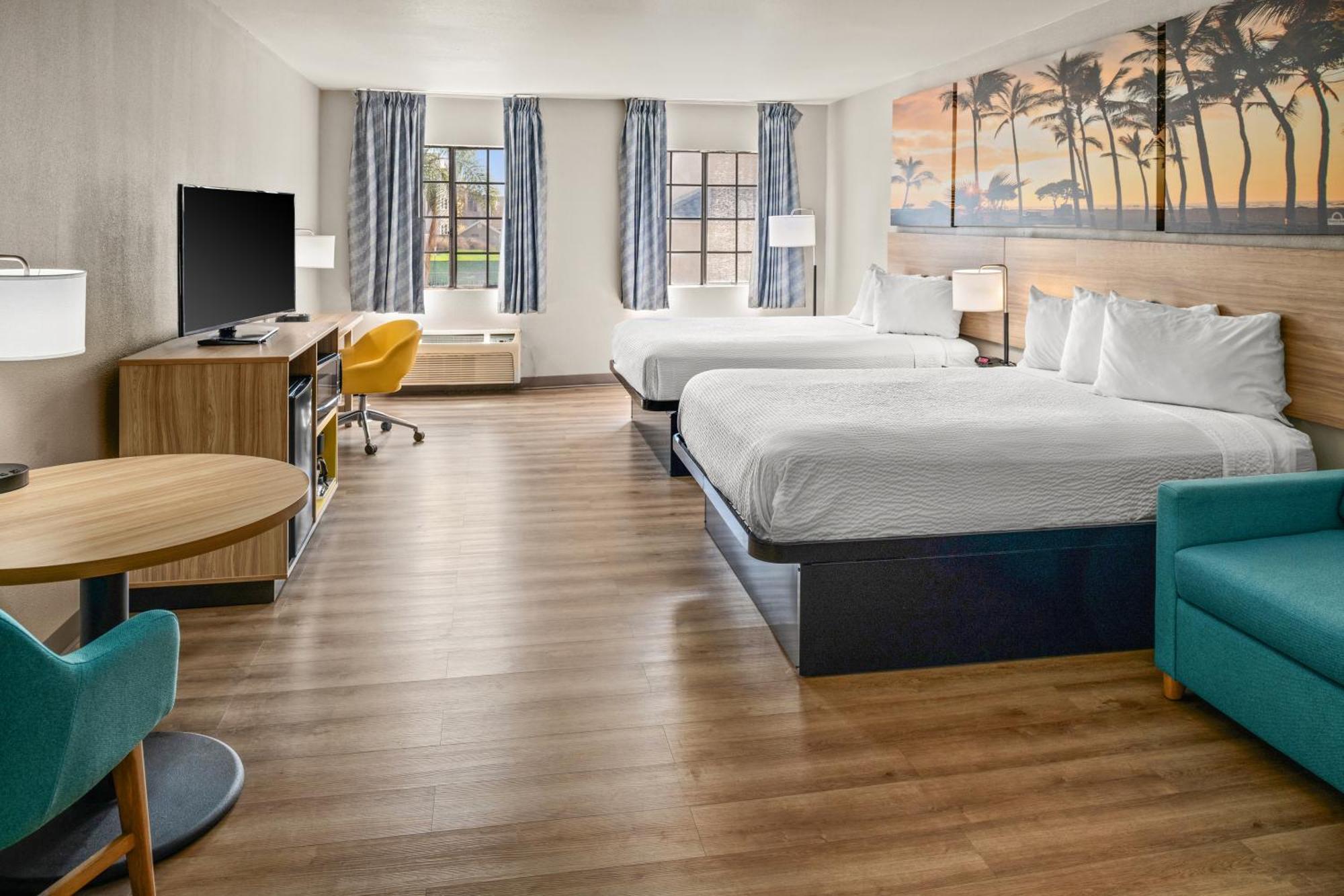 Days & By Wyndham Hotel