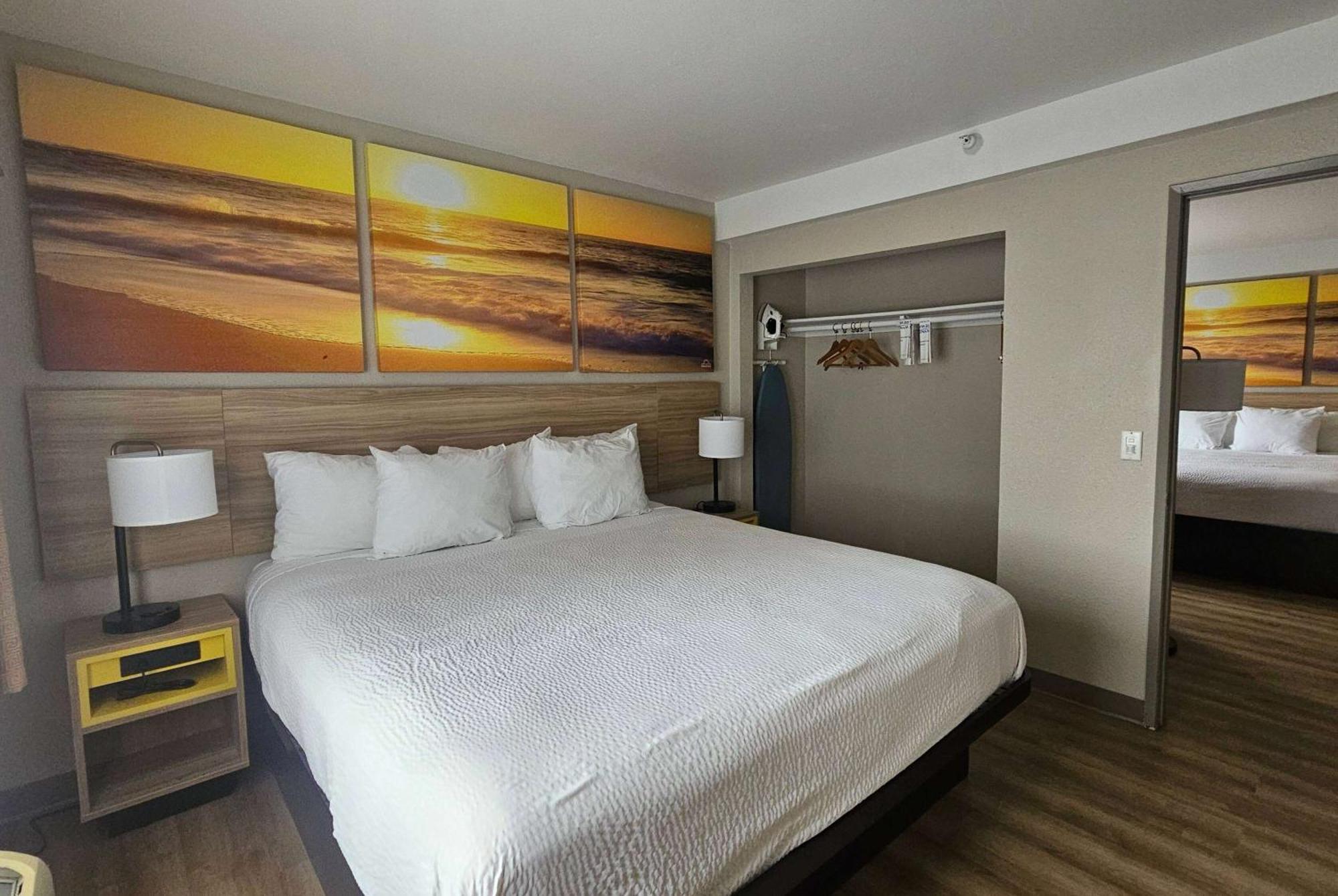 Hotel Days & By Wyndham