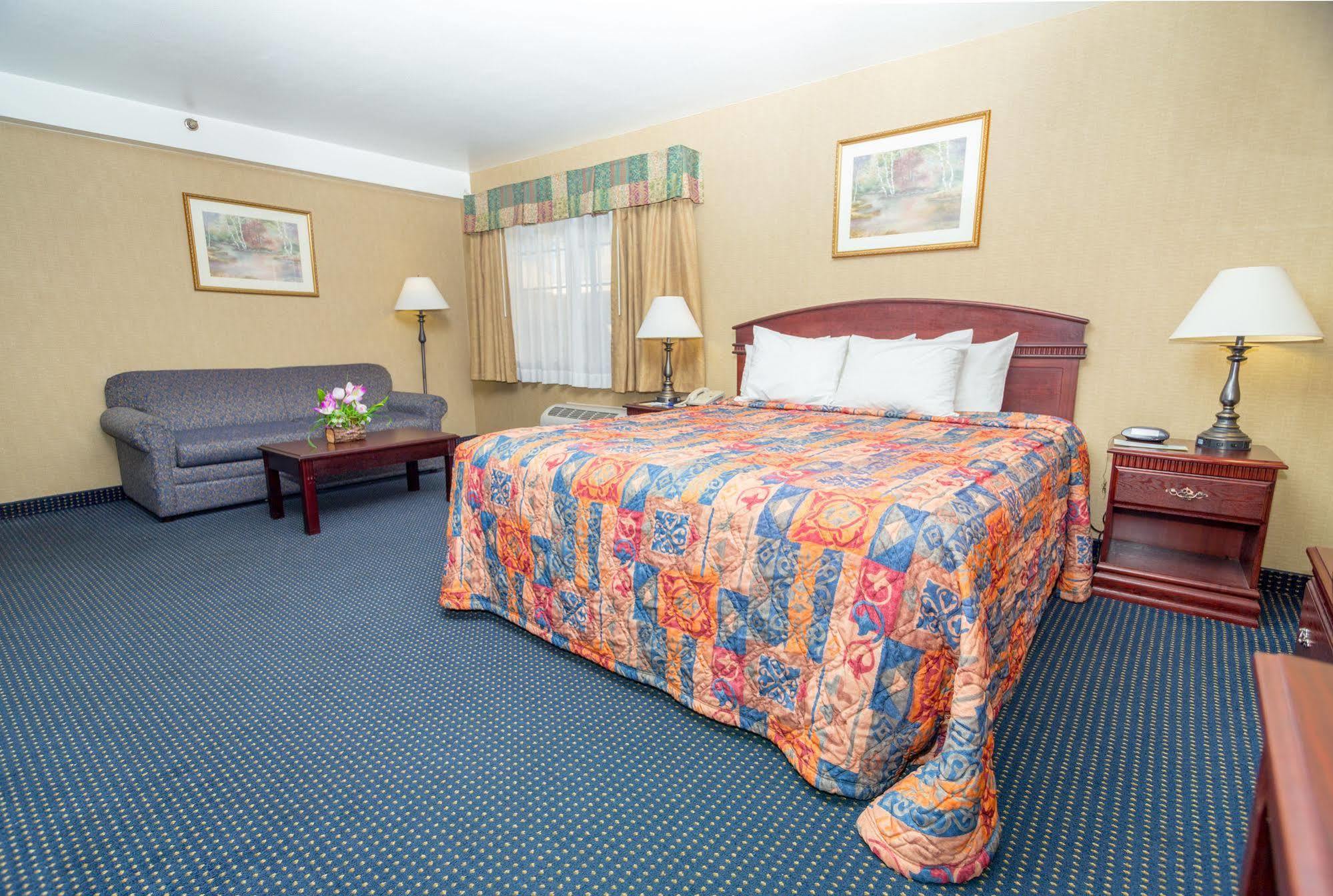 Days & By Wyndham Hotel 2*