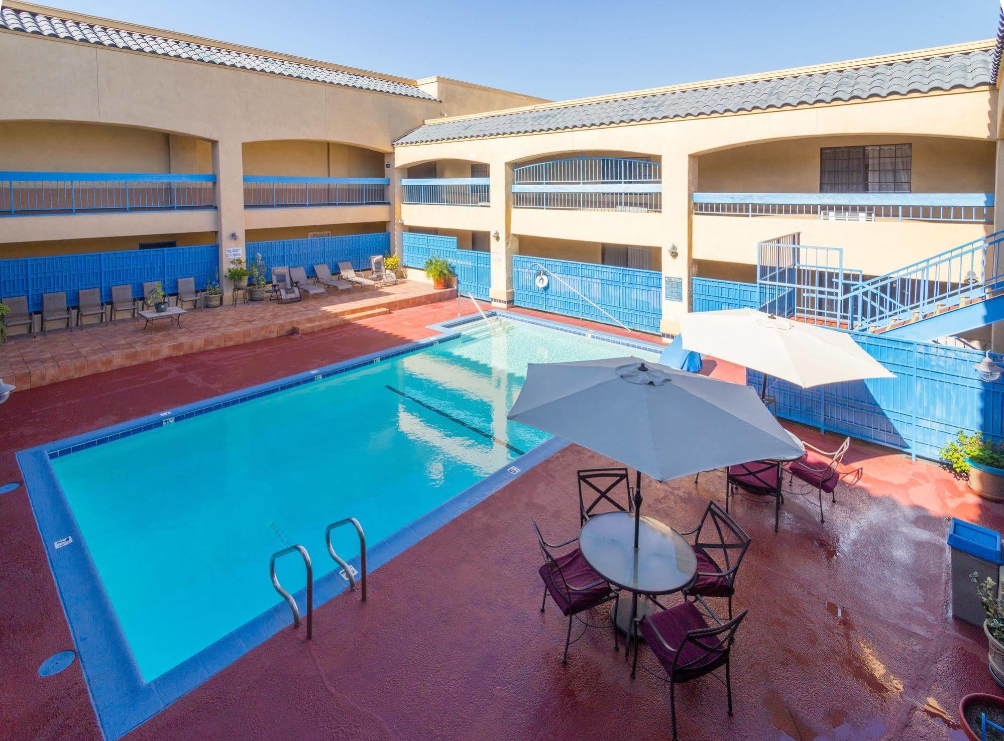 Hotel Days & By Wyndham 2*