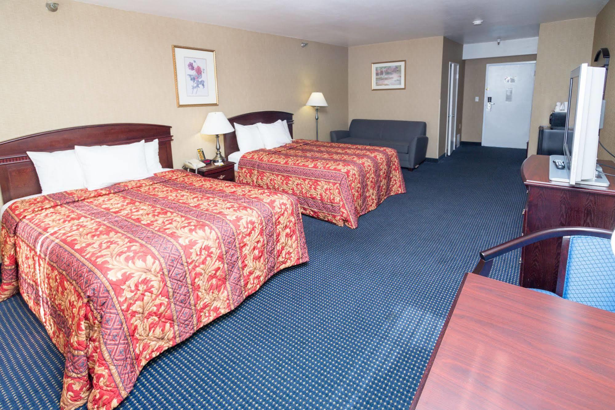 Days & By Wyndham Hotel