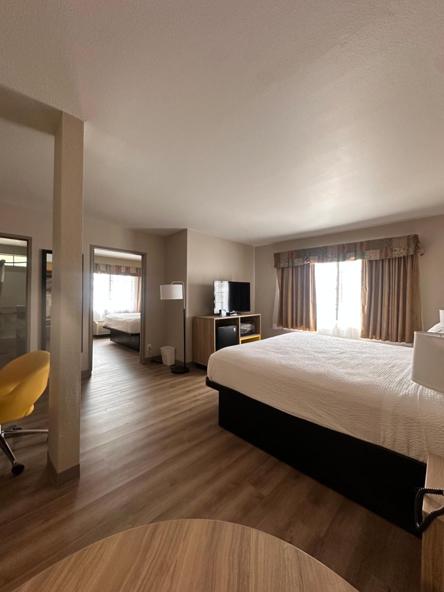 Hotel Days & By Wyndham Artesia