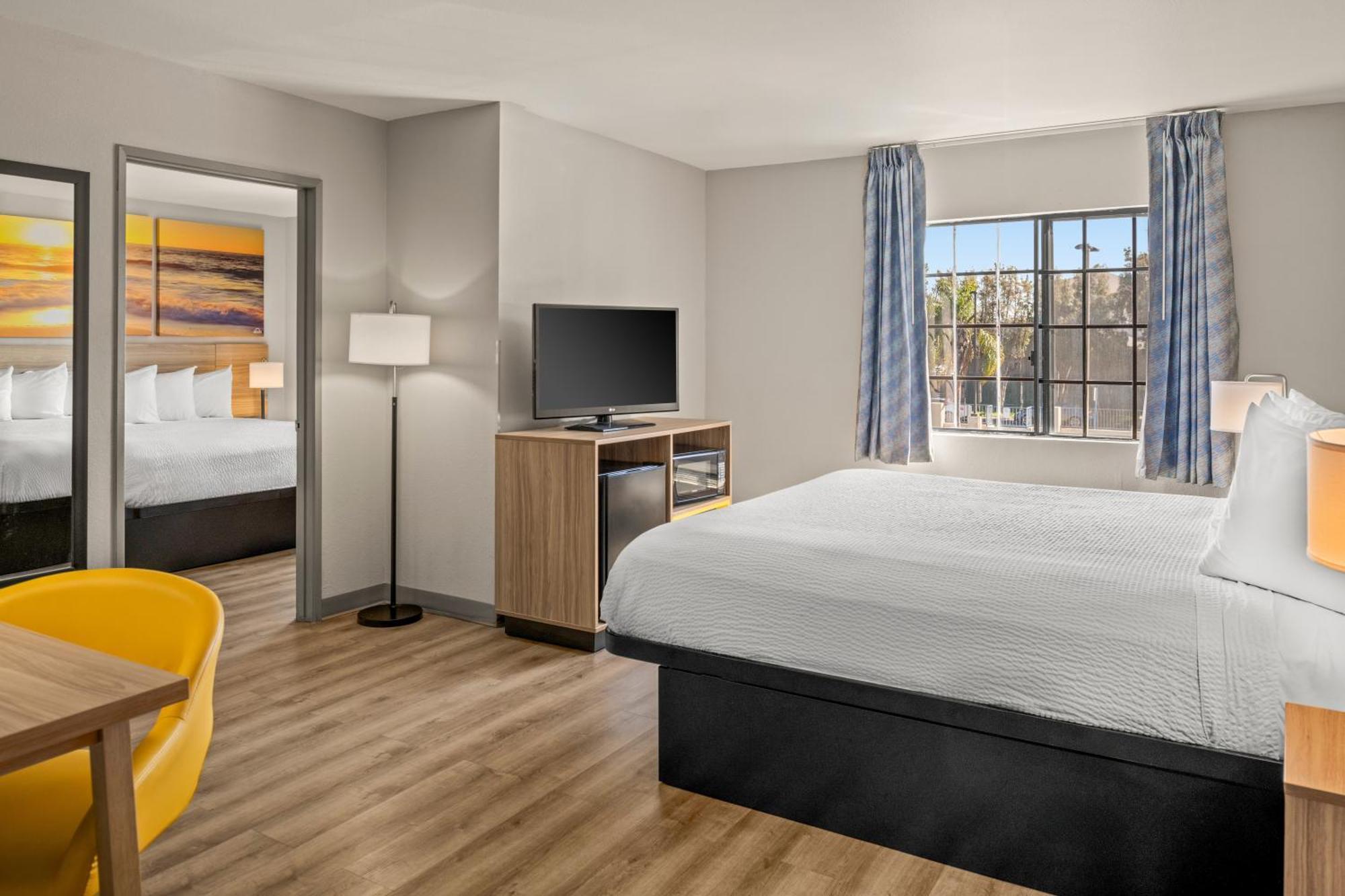 Hotel Days & By Wyndham