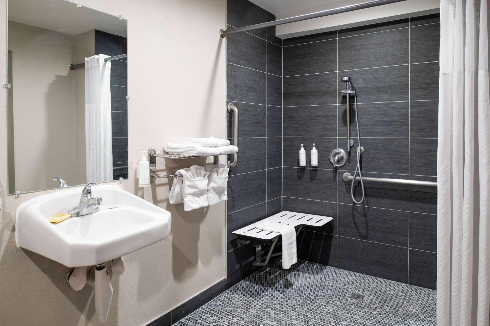 Days & By Wyndham Artesia