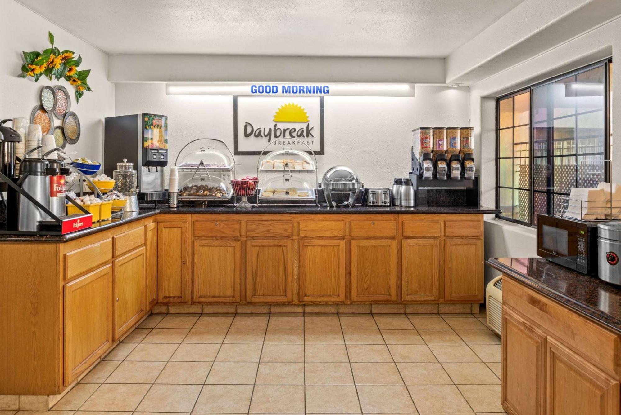 Days & By Wyndham 2* Artesia