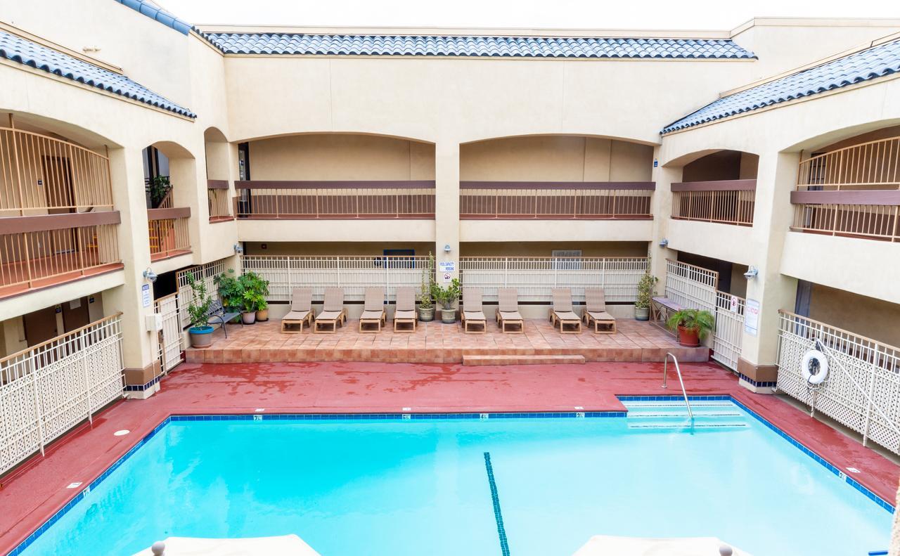 Days & By Wyndham Hotel Artesia