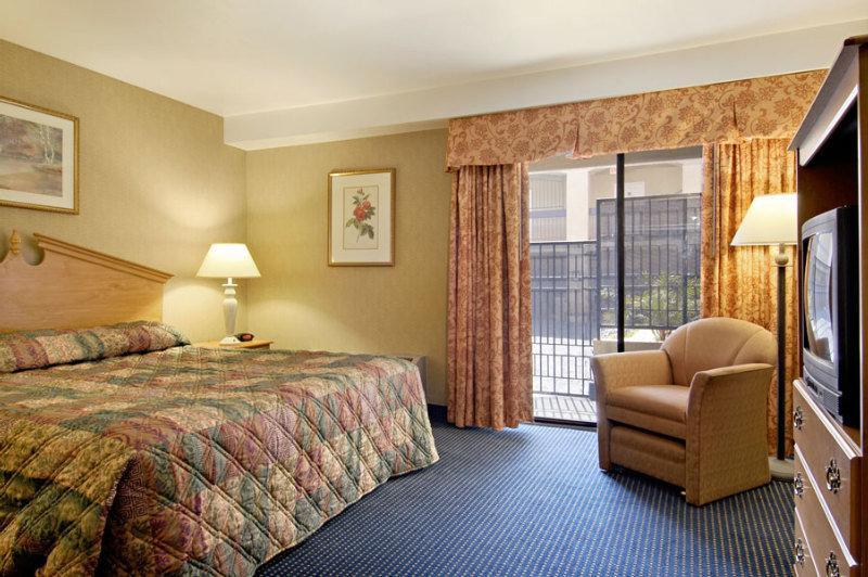 Days & By Wyndham Hotel 2*